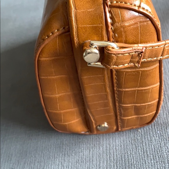 Camel hard body cross body purse - Picture 3 of 4